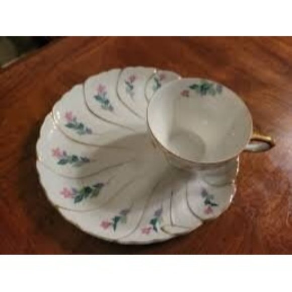 Vtg. Snack Plates And Cups Set of 2. Japan, Flowers. Gold Rim - Picture 1 of 6